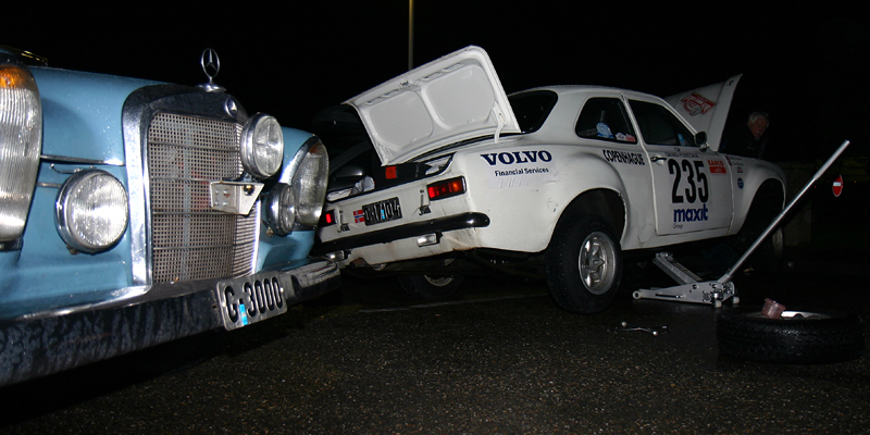 Assistance nocturne pour ces concurrents norvgiens (RHMC 2008)